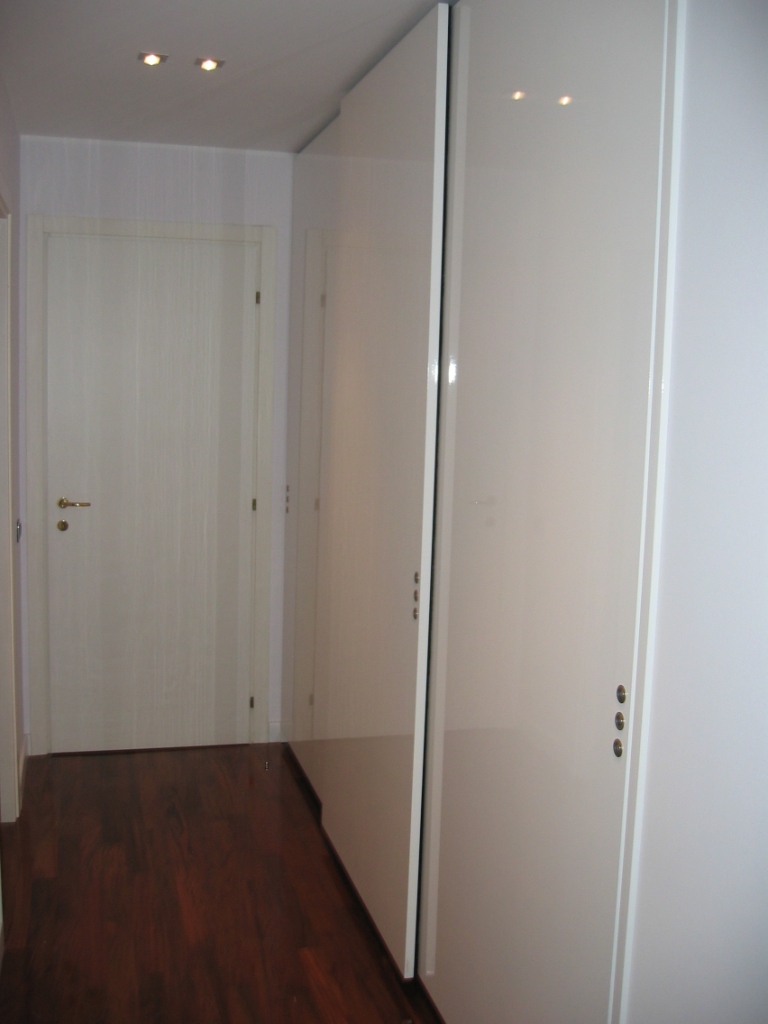 armadio bianco lucido